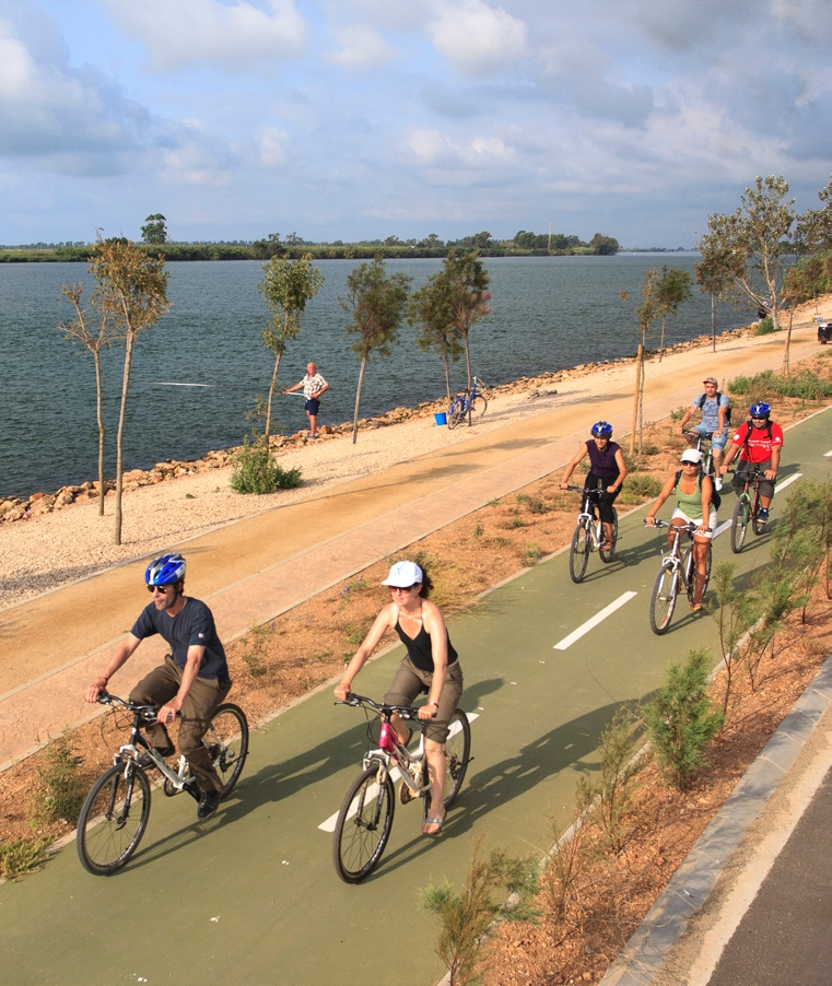 Carril bici de camí al mirador del Zigurat